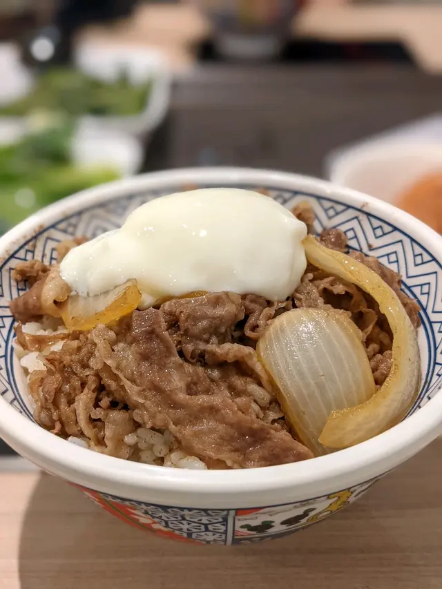 溫泉蛋牛肉飯