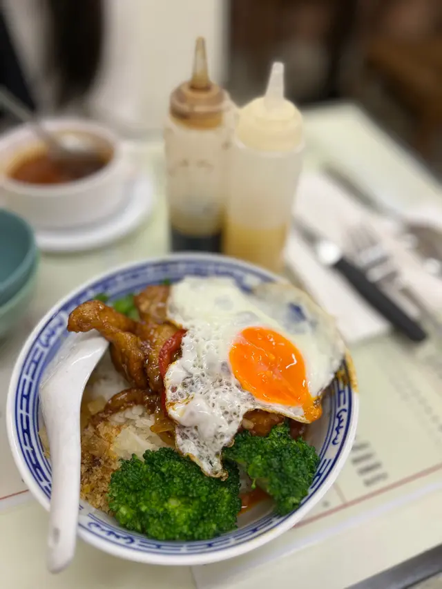 椒鹽豬扒煎蛋豬油撈飯