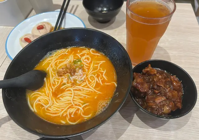 黑糖黑醋排骨擔擔麵