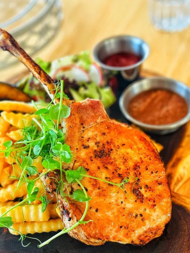 燒加拿大豬斧頭扒配是日薯菜