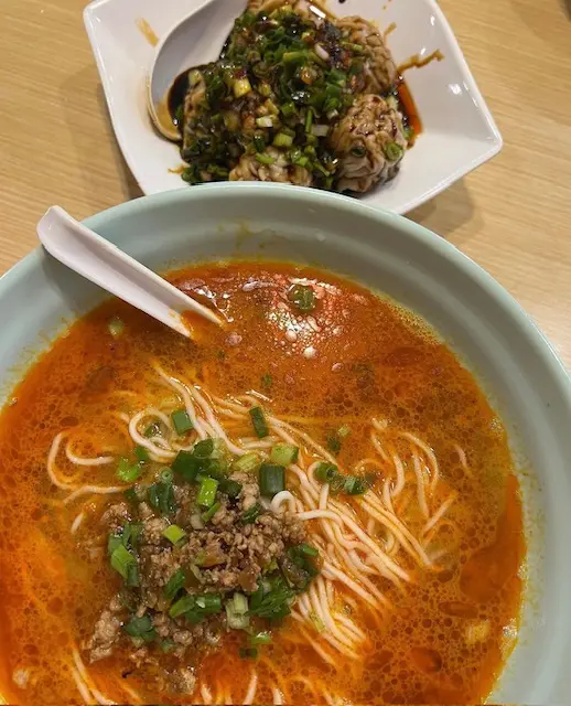 花生味道香濃，湯底濃郁，可以好有四川嘅風味，而面質軟硬度適中，極度推介