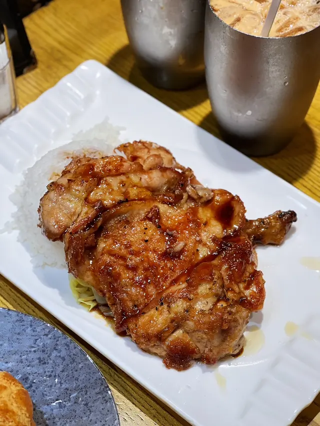黑椒雞扒拼雞串飯