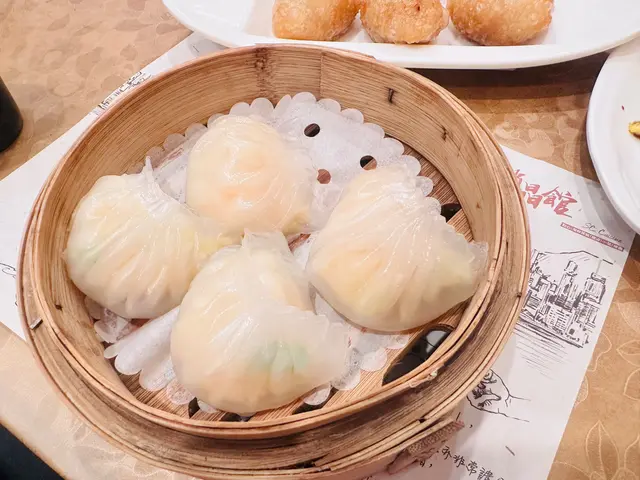 月半彎晶瑩鮮蝦餃