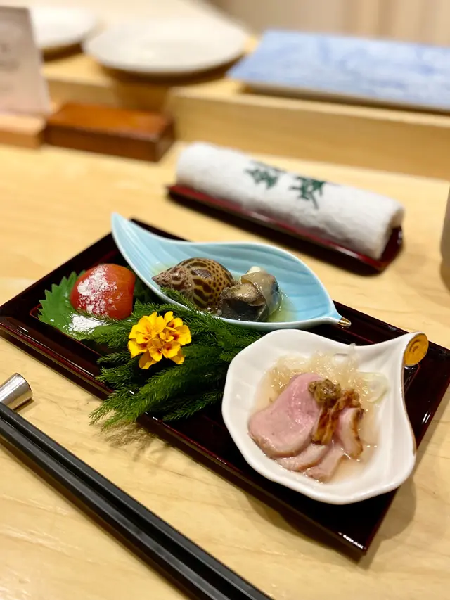 靜岡縣蕃茄配淡雪鹽、黑梅貝、慢煮鴨胸