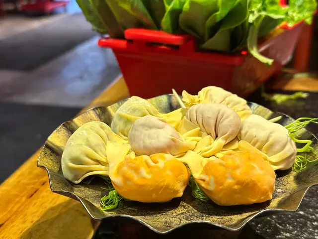 大滾友餃子拼盤