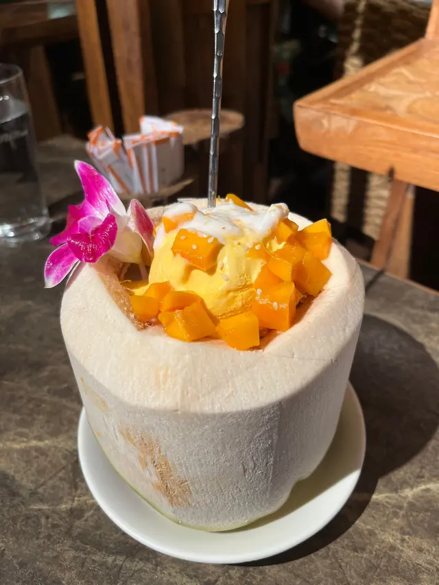 芒果雪糕配糯米飯