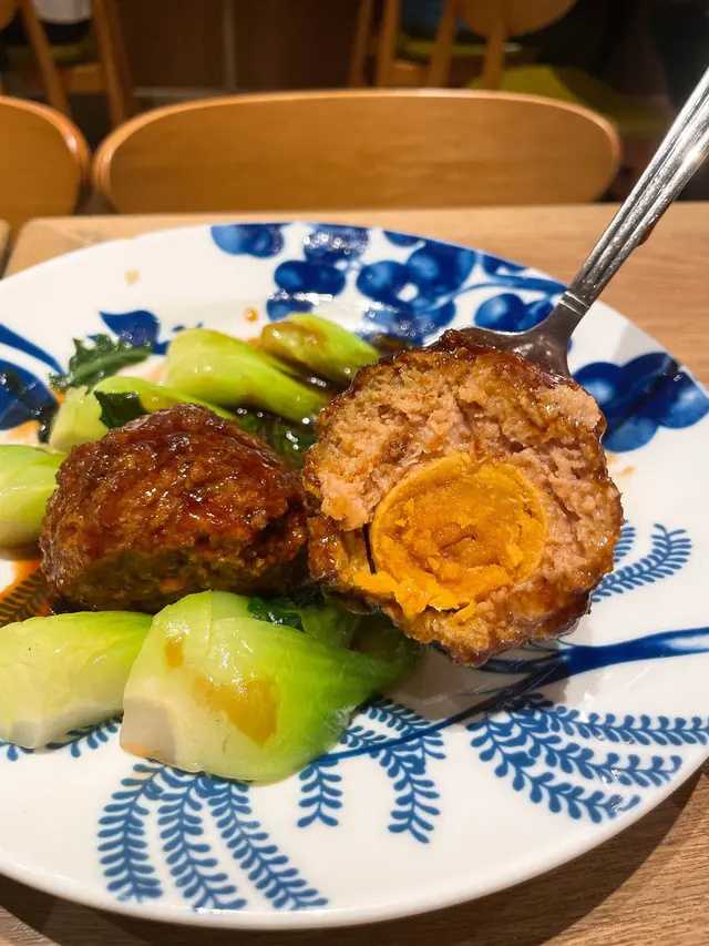 驚喜！獅子頭入邊有鹹蛋黃⭐️