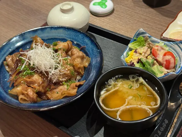 生薑燒黑豚肉丼