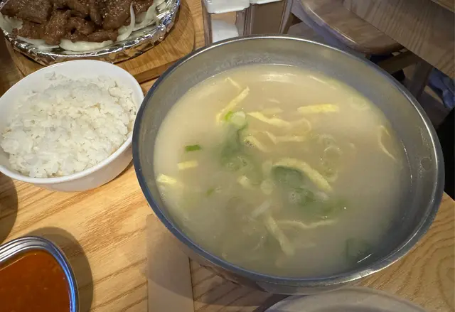 雪濃牛骨湯送白飯