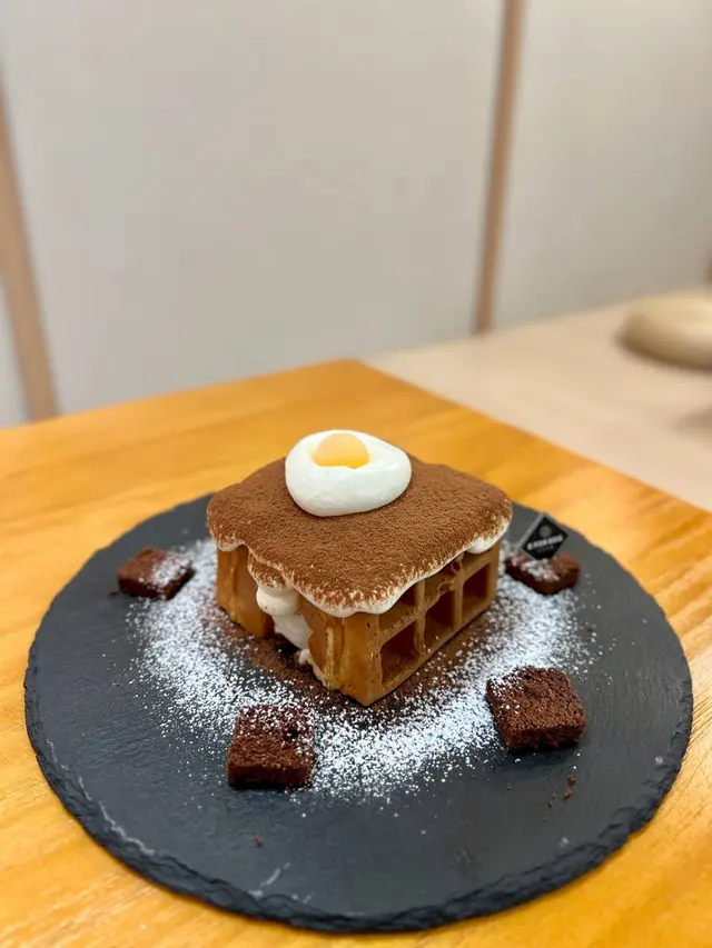 E FOR EGG芝士奶蓋招牌窩夫