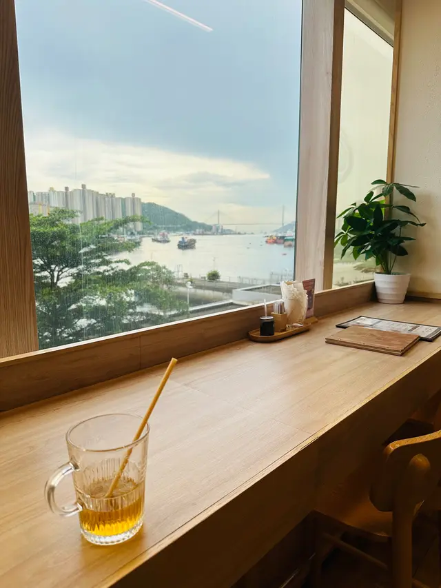 個白桃烏龍茶唔錯，有白桃香甜味，又唔會太甜😋