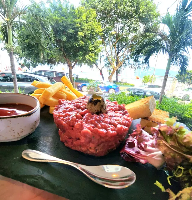 生牛肉他他配薯條