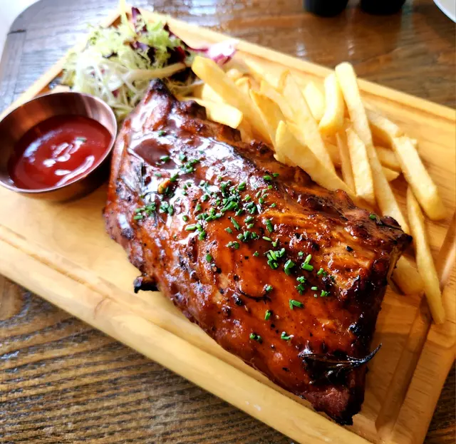 美式燒烤醬肋骨配薯條 