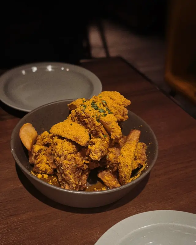 首爾醬油咖哩粉炸雞 Curry Soy Gangjeong Chicken