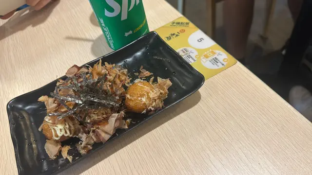 章魚燒（夠熱）但好似只食到行小的章魚🐙