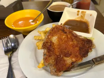 香煎雞扒配薯菜