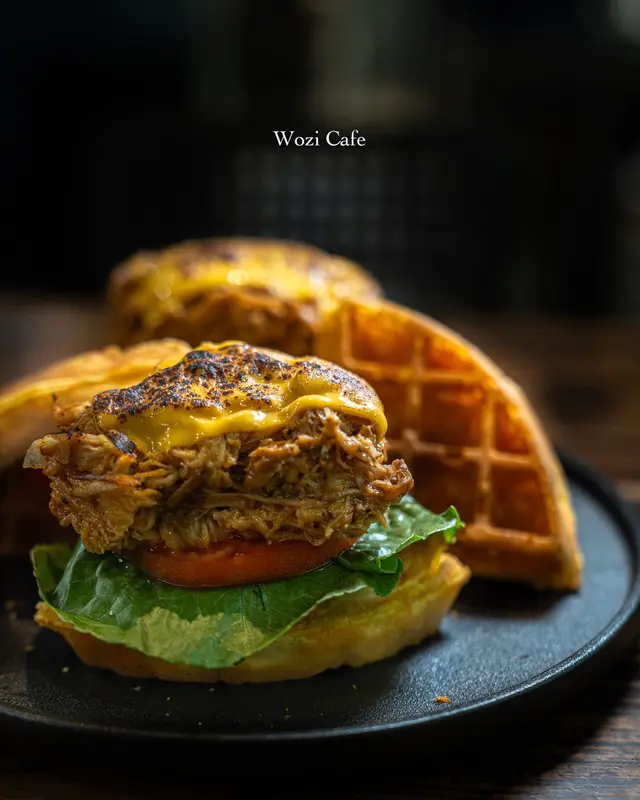 慢煮手撕豬腩窩夫三文治