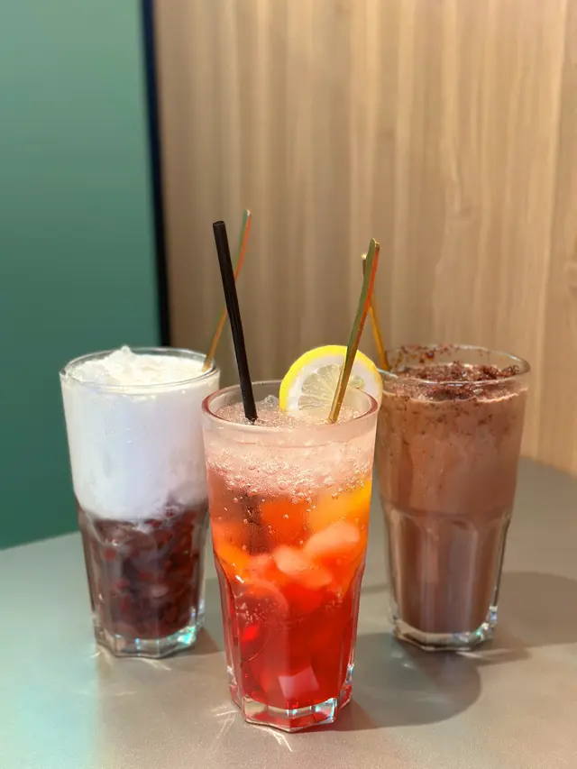 椰汁紅豆冰、雜果賓治、阿華田脆脆火山