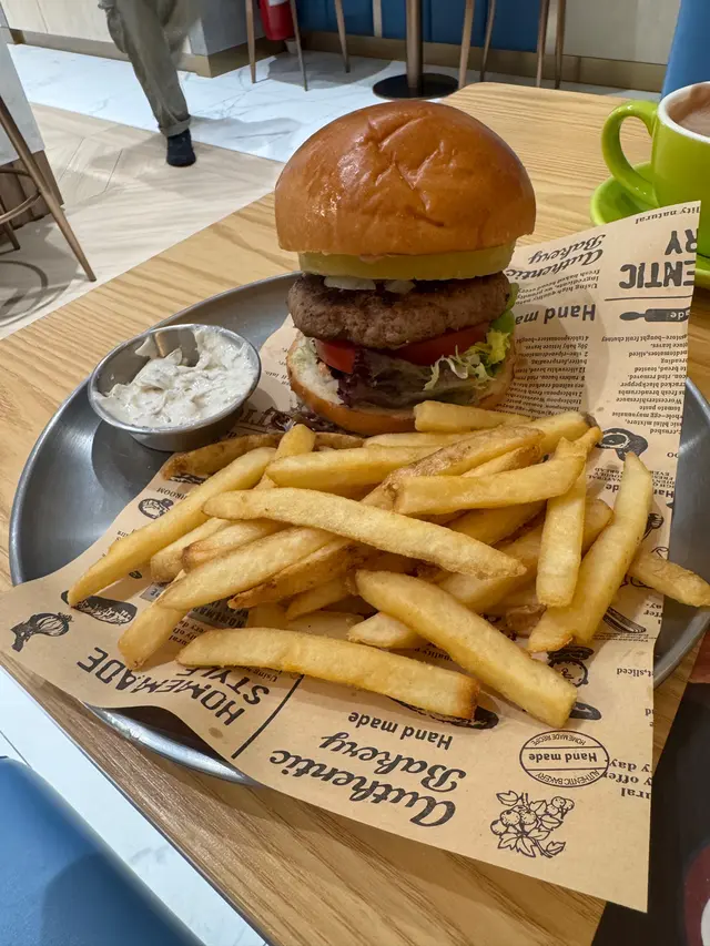 手打安格斯漢堡（自選菠蘿)