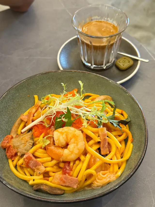 虎蝦、蟹棒、蟹籽、煙肉粉紅汁卡邦尼手打意大利麵