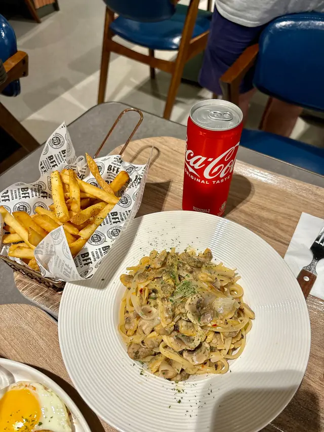 香蒜白酒蜆肉意粉