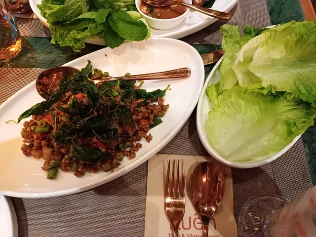 泰式豬肉碎羅勒葉包