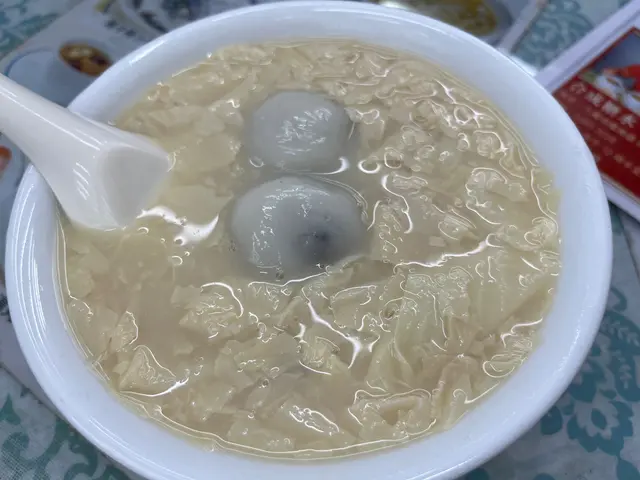 清心丸黃黃地一舊,味道一般,不是我杯茶,其他材料就好吃的