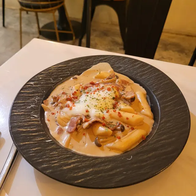 溫泉蛋咖啡卡邦尼年糕