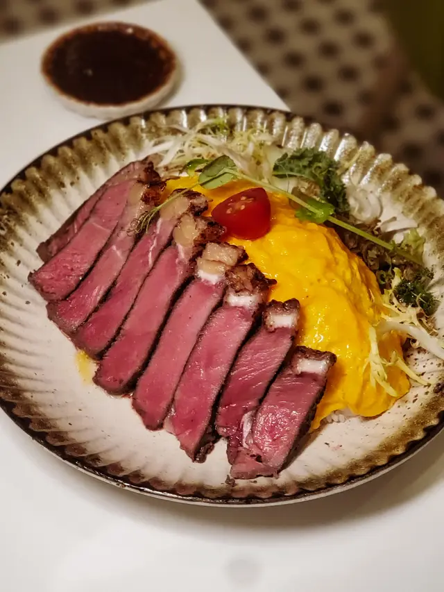 紐西蘭熟成西冷蛋包飯配照燒汁