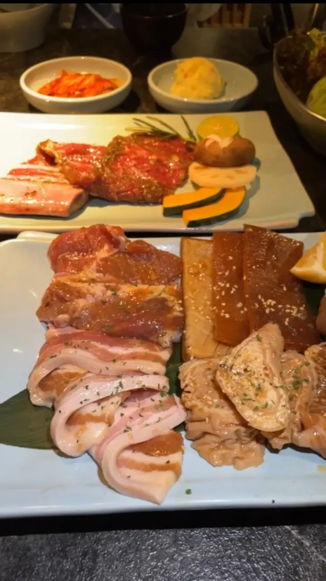 慶州黑毛豬盛合配生菜