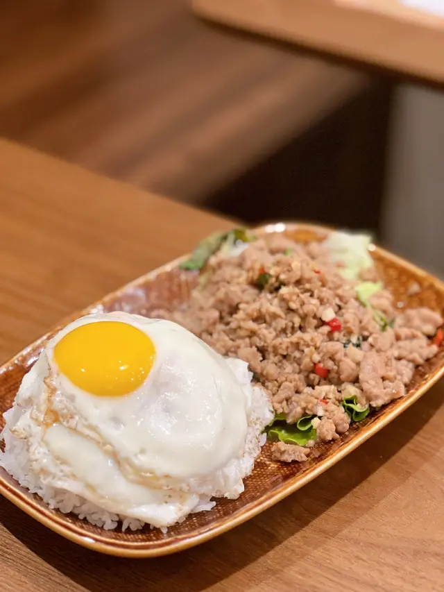 香葉肉碎煎雙蛋飯