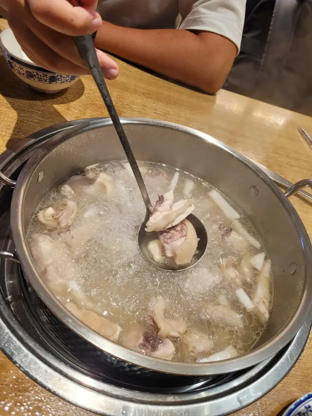 暖心火鍋體驗:點小館的海南椰子雞鍋與手打墨魚丸