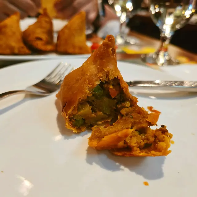vegetable samosa 雜菜咖哩角