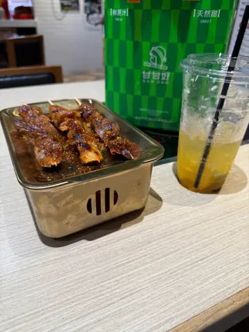 港式爆打檸檬茶，串燒拼小拼盤