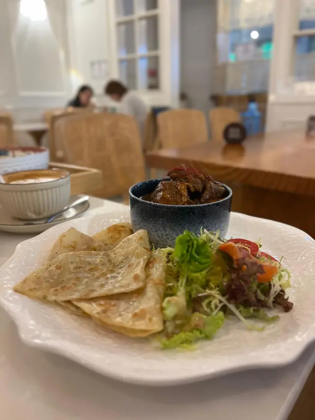 台式紅燒牛肋條配手抓餅伴田園沙律