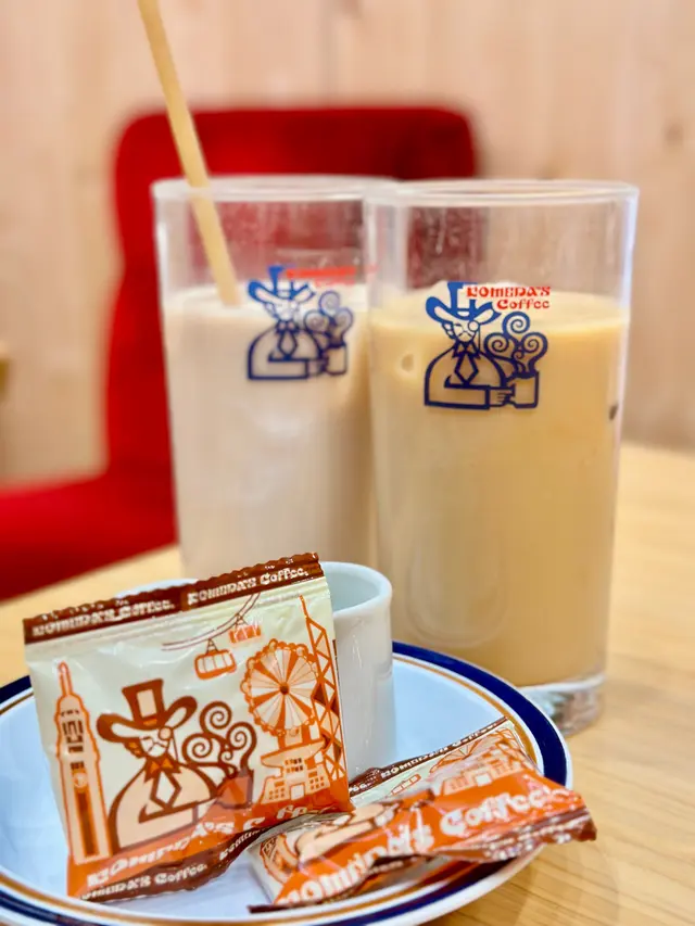 凍牛奶紅茶  & 凍歐蕾咖啡