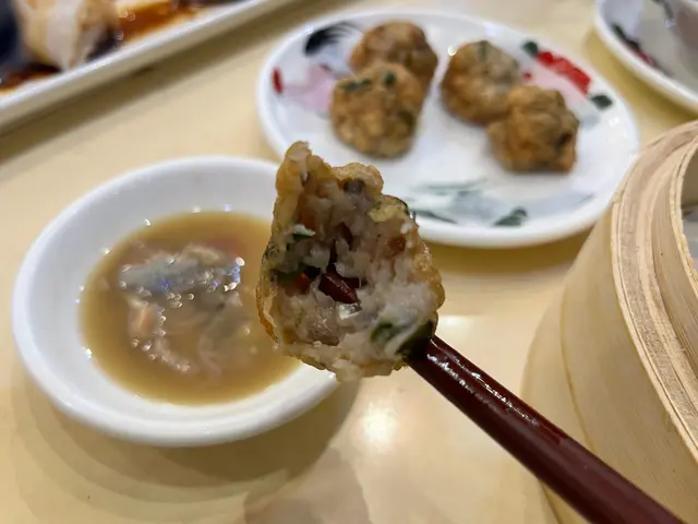 蜆介鯪魚球