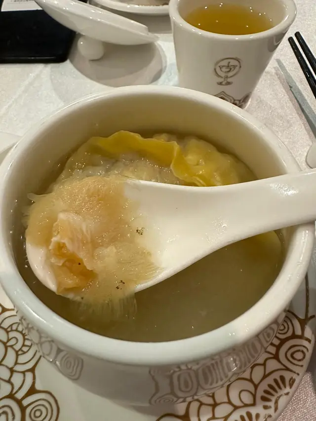 魚翅蟹肉灌湯餃