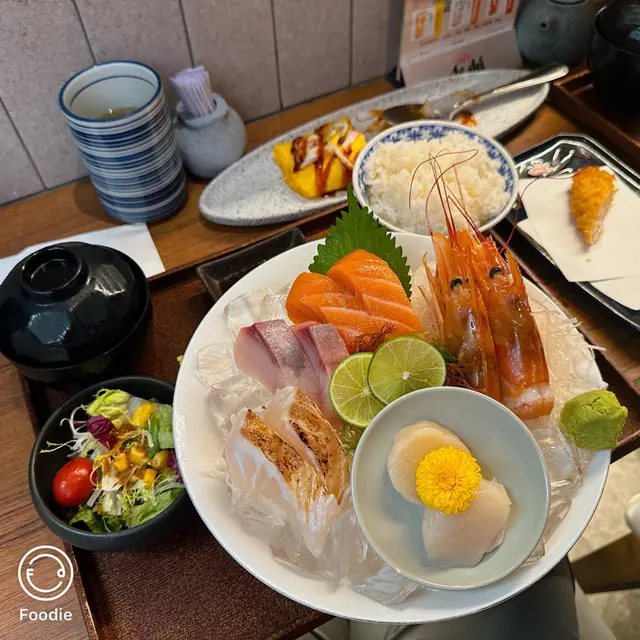刺身，定食配白