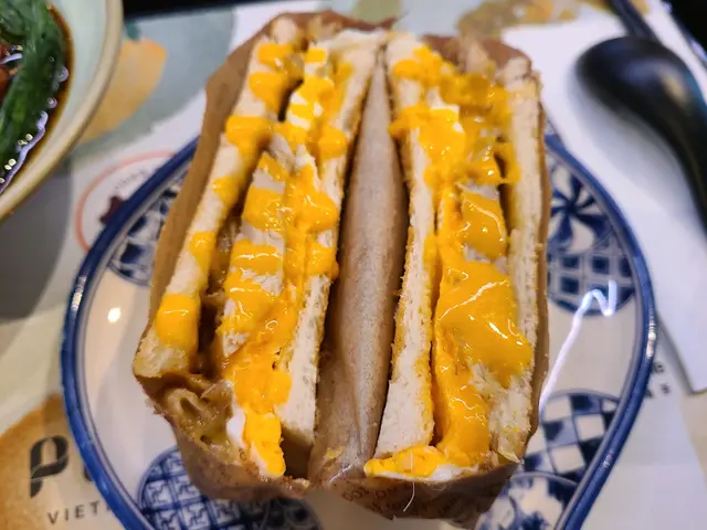 麻辣鬼椒起司雞腿蛋吐司