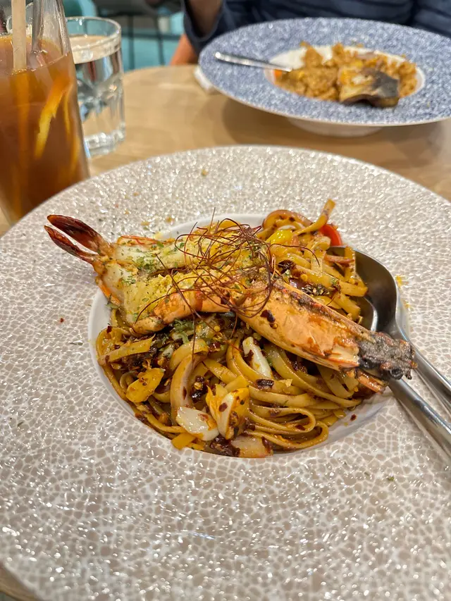 香辣蒜片欖油大蝦意粉