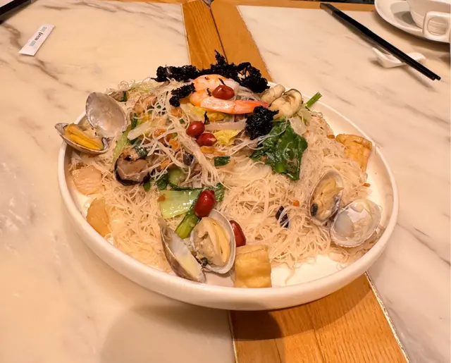 食物味道唔錯，有不同的海鮮種類！米粉很幼細，推介！