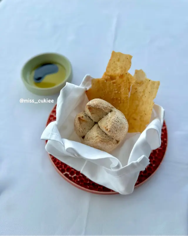 餐包及芝士脆片