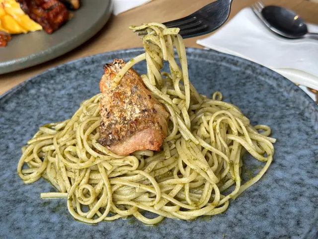 焗盲曹魚配青醬扁意粉