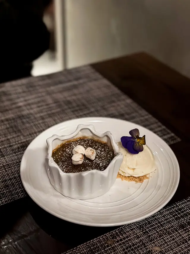 黑芝麻焦糖燉蛋配豆腐雪糕