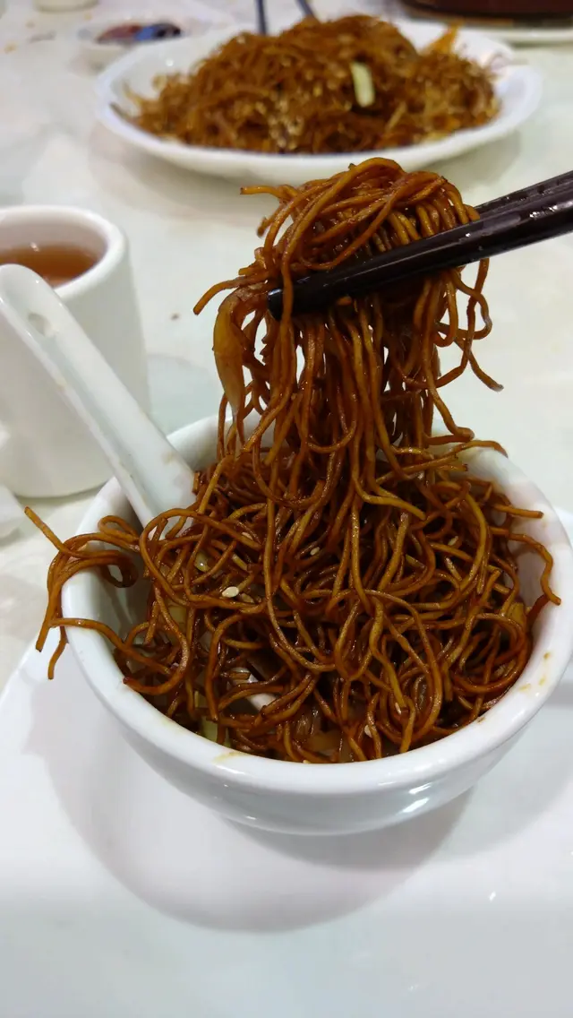 幼細如絲的炒麵，豉油炒得均勻入味又乾身，麵質富彈性