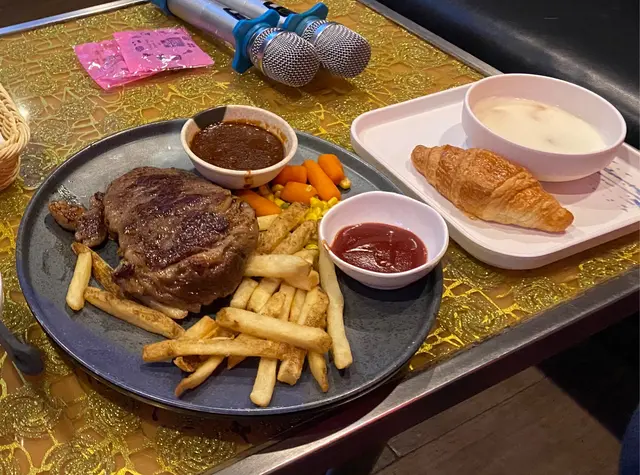 牛扒薯菜+牛角包🥩🥐