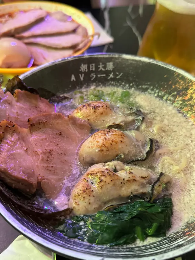 湯底夠濃又不稠 超易入口 蠔🦪們偏大顆又新鮮~
幼麵粗度洽好 不過於幼 又富彈性