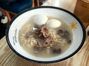 鮮牛肉麵加雙烚蛋