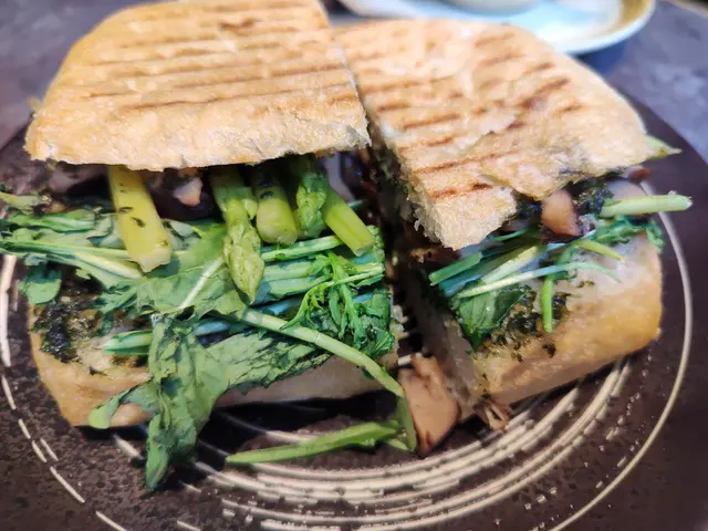 雜菌蘆筍三文治